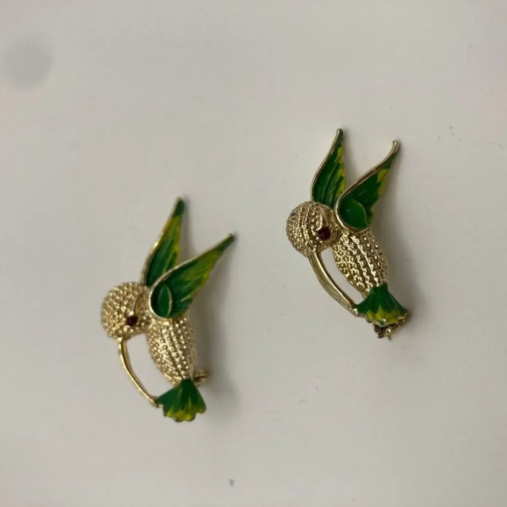 Gerry Vintage Hummingbird Pin Set of‎ 2 Gold Tone Green/Yl Enamel Rhinestone
